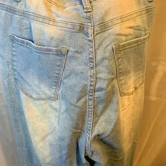 💜 3/25 BOB(Fashion Nova Designer) light blue distressed jeans - Picture 5 of 6